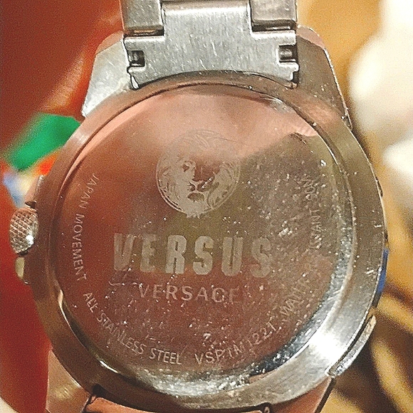 Men's Versace watch,Diamond encrusted face,tells,date,time,and day of the week - Picture 3 of 3